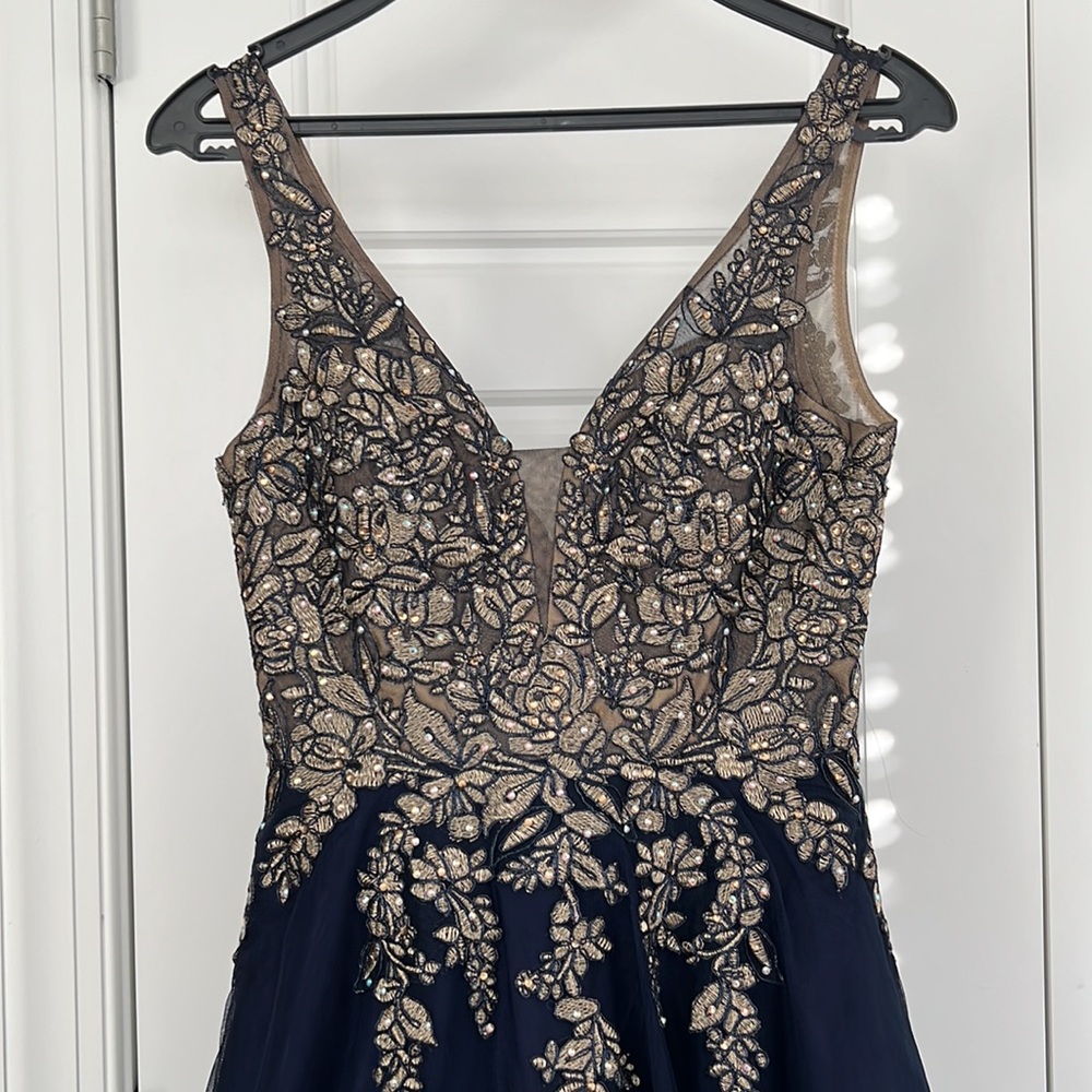 XSCAPE Evening Gown Size 6 - Picture 2 of 9